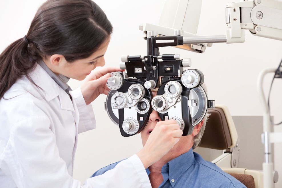 ACADEMICS_Studying-Optometry-imagery_988