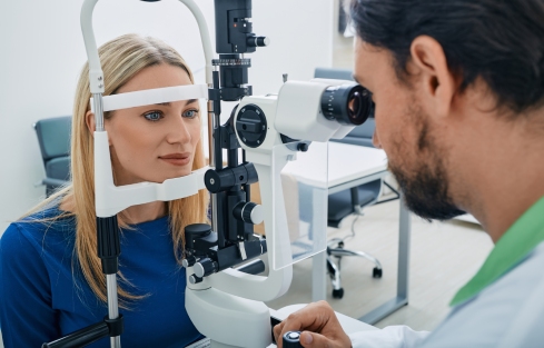 patient undergoing an eye exam at Erkers Eyewear